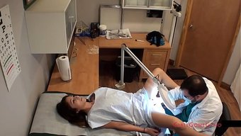 Genç Alexa Rydell, Doktor Tampa'Nın Kapsamlı Ve Invaziv Tıbbi Prosedürüyle Yüzleşiyor.
