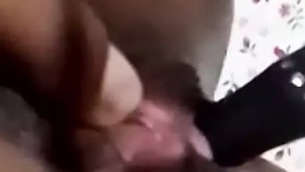 Sri Lankalı Bebek Madushika Solo Oyunun Tadını Çıkarıyor