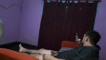 Gerçek Bir Çiftin Ev Yapımı Seks Kaseti, Oral Ve Mastürbasyon Içeren