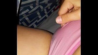 Amatör Genç Kızın Sabah Ritüeli: Mastürbasyon Yapmak Ve Sevmek