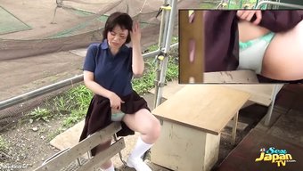Japon Okul Kızı (18+) Halka Açık Bir Bankta Mastürbasyon Yapıyor