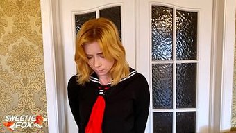 Yaşlı Adam, Genç Kızı Derin Bir Boğaz Yapmaya Zorluyor Ve Büyük Poposunu Tokatlıyor - Yüzüne Boşalma Ile Sona Eriyor