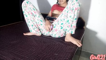 Hintli Karı Porno Izlerken Yakalanıyor Ve Spermi Yutuyor