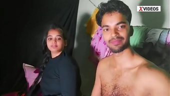Üniversiteli Çift, Viral Ev Yapımı Videoda Yakınlaşıyor.