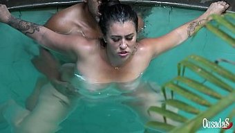 Caroline Moraes Ve Sophia Wolf, Büyük Yarraklar Ve Büyük Göğüslerle Sıcak Bir Videoda