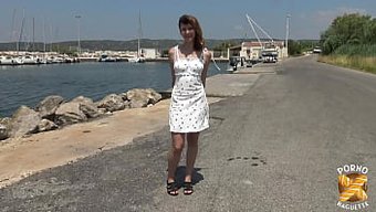Amatör Fransız Bebek Melany, Açık Havada Seksin Tadını Çıkarıyor
