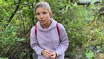 Gina Gerson'In Açık Havada Işemesi, Gizli Bir Voyeur Ile Sıcak Bir Karşılaşmaya Yol Açıyor