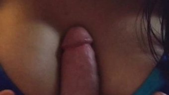 Büyük Bir Peniste Şaşırtıcı Bir Oral Seks Gösterisi Yapıyorum