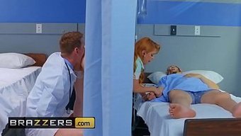 Tıbbi Fetiş Videosunda Büyük Göğüsler Ve Büyük Popolar