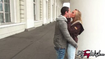 Sarışın Öğrenci Nestee Shy, Erkek Arkadaşıyla Oral Ve Anal Seksin Tadını Çıkarıyor
