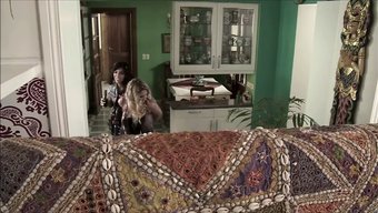Büyük Doğal Göğüsler Ve Sıcak Latin Videosunda Softcore Eğlence