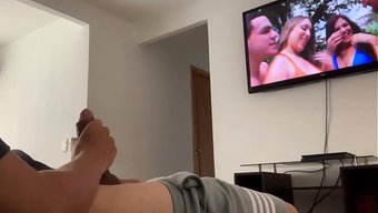 Evde Yalnız Olduğumu Sanıyordum, Ama Üvey Annem Bana 31 Çekiyordu.