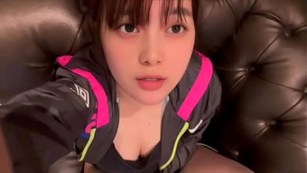 Fitness Teriyle, Asyalı Amatörle Yapış Yapış Bir Solo Sahne Ayarlanıyor.