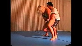 Christine Ve Stan'In Heyecan Verici Karışık Güreş Gösterisi Bölüm 2'De Devam Ediyor