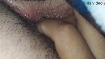 Büyük Yarak Ve Büyük Doğal Göğüsler Bu Sıcak Irklararası Videoda Bir Araya Geliyor