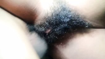 Hintli Genç Kız, Erkek Arkadaşı Tarafından Sıkı Amını Siktiriyor