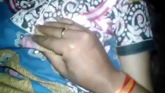 Hintli Lezbiyen Çiftin Samimi Anları Hd Videoda