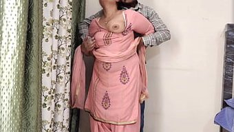 Chhota Bhai, Bazı Milf Aksiyonunu Elleriyle Alıyor