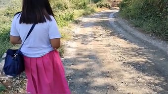 Üvey Baba, Pinay Öğrencisine Çikolata Ve Seksle Geri Ödeme Yapıyor.