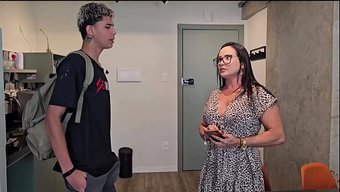 Genç Yetişkin, Yaramaz Bir Milf’in Sırlarını Bianca Naldy’den Öğreniyor.