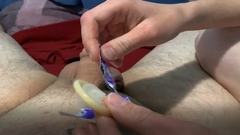 Olgun Kanadalı Esmer Yakın Çekim Bir El Işi Yapıyor
