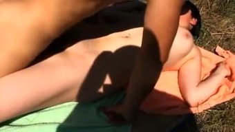 Feminist Melody, Amatör Pornoda Anal Seks Ve Popo Oyunundan Keyif Alıyor