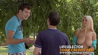 Büyük Göğüslü Milf Ile Harika Bir Açık Havada Etkileşimli Eğlence