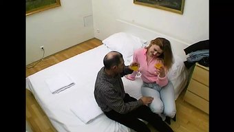 Büyük Yaraklı Italyan, Klasik Gay Porno Filminde Sakso Çekiyor