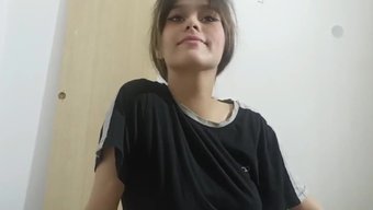 Üvey Kardeşim, Kız Arkadaşını Nasıl Tatmin Edeceği Konusunda Tavsiye Için Bana Geliyor Ve Meğer O Da Benden Hoşlanıyormuş.