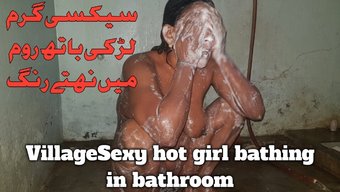 Büyük Doğal Göğüslere Sahip Pakistanlı Genç Banyoda Boşalıyor