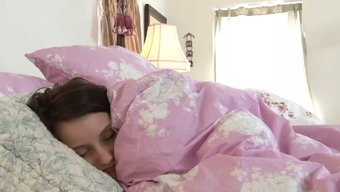 Ince Genç Lezbiyenler Am Yalamanın Tadını Çıkarıyor