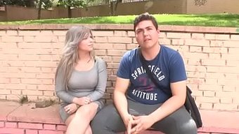 Dövmeli Bebek Aris Dark, Sıcak Amatör Videoda Vermekten Ve Almaktan Keyif Alıyor
