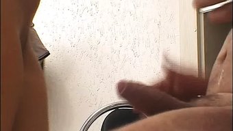 Büyük Yarak, Kuafördeki Alman Kızın Içine Giriyor