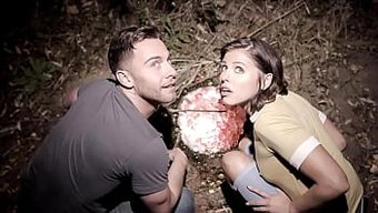 Adriana Chechik Ve Erkek Arkadaşı, Freetaboo.Net'Te Ücretsiz Bir Filmde Sıcak Bir Uzay Seks Gösterisinde.