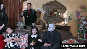 Adam'In Aile Orgy Sahnesi, Buharlı Aksiyonla Vahşi Bir Yolculuk.