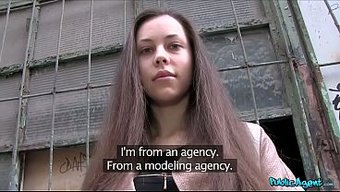 Nakit Seçmesi Halka Açılıyor, Genç Moda Modeli Hem Emiyor Hem De Sikişiyor.