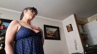 Bu Sıcak Videoda Büyük Doğal Göğüsler Ve Amcık Okşanıyor