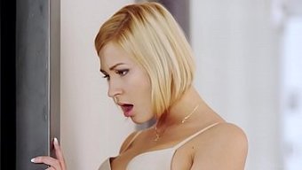 Tracy Lindsay Ve Cayla Lions, Iki Çarpıcı Bebek, Lezbiyen Bir Videoda