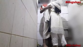 Hintli Genç Kız Kardeş Banyoda Amını Yalatıp Götünü Siktiriyor