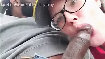 Bir Kadının Otoparkta Sakso Çektiği Ev Yapımı Bir Video