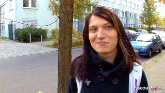 Ince Alman Üniversite Kızı, Bir Seçme Oturumuna Katılıyor Ve Iyi Donanımlı Bir Partnerle Karşılaşıyor