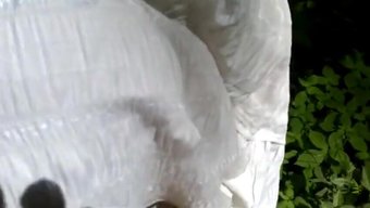 Amatör Rus Çift, Harika Bir Açık Havada Anal Seks Keşfediyor