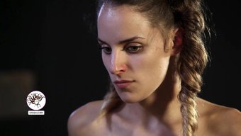 Genç Bebek Bdsm Videosunda Göğüslerini Kırbaçlatıyor