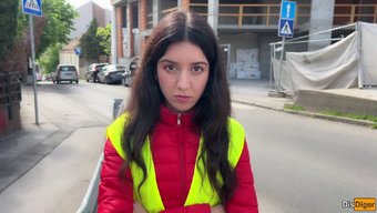 Otobüs Kabininde Pov: Çarpık Bir Kondüktör, Içeri Boşalarak Sikişiyor.