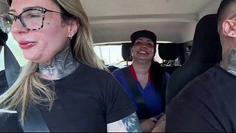 Benzinlik Görevlisini Öpmek, Onun Porno Seçmesine Yol Açıyor.