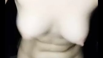 Muhteşem Çinli Bir Kızın Web Kamerasında Yaramaz Olduğunu Izleyin