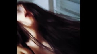 Üvey Kız Kardeşim, Cowgirl Pozisyonunda Sikimi Sürme Konusunda Profesyonel