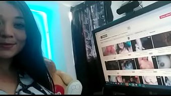 Doğal Göğüsler Ve Büyük Göğüsler Doğrulama Videosunda