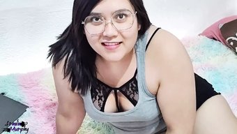 Büyük Popolu Porno Yıldızı 18 Yaşındaki Adamla Arkadan Alıyor
