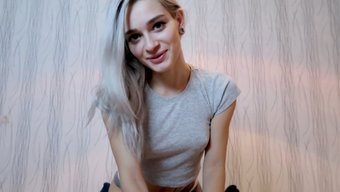 18 Yaşındaki Üvey Kız Kardeş Ev Yapımı Videoda Poposunu Siktiriyor